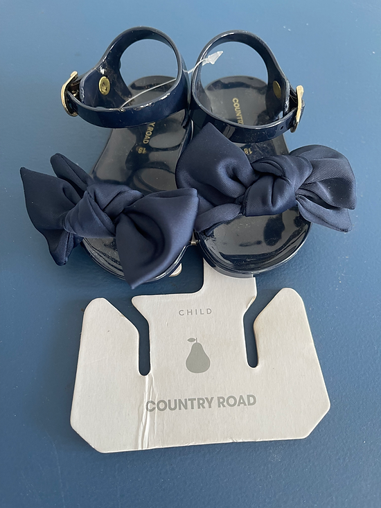 Front view of bow jelly navy sandals for babies, stylish & comfy
