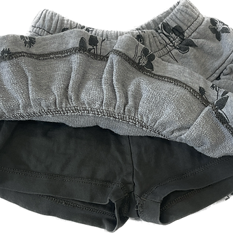 Elastic waistband detail of Hanna Andersson Girls’ Layered Skort, size 3.